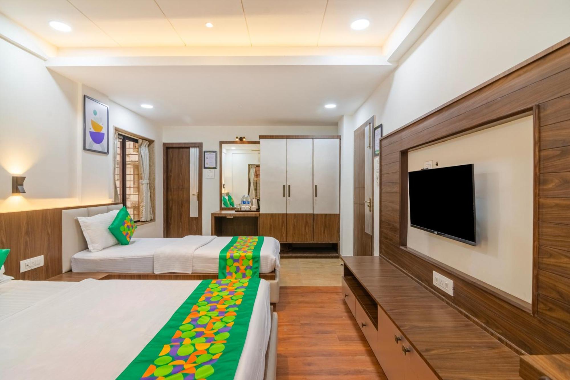 Treebo Petals Banquet & Suites - Calcutta Extérieur photo